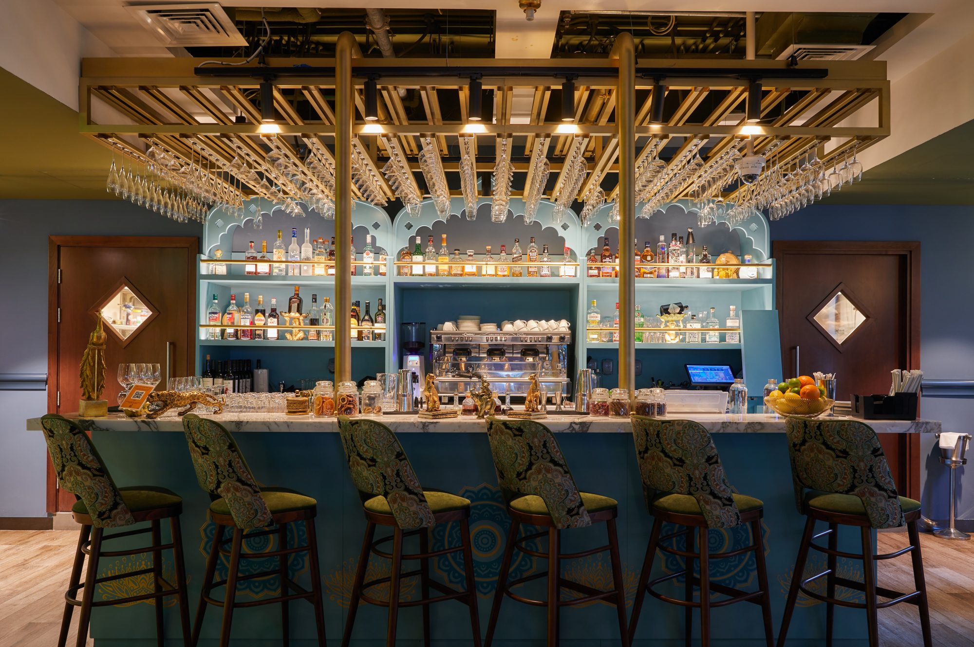 intimate bar lighting
